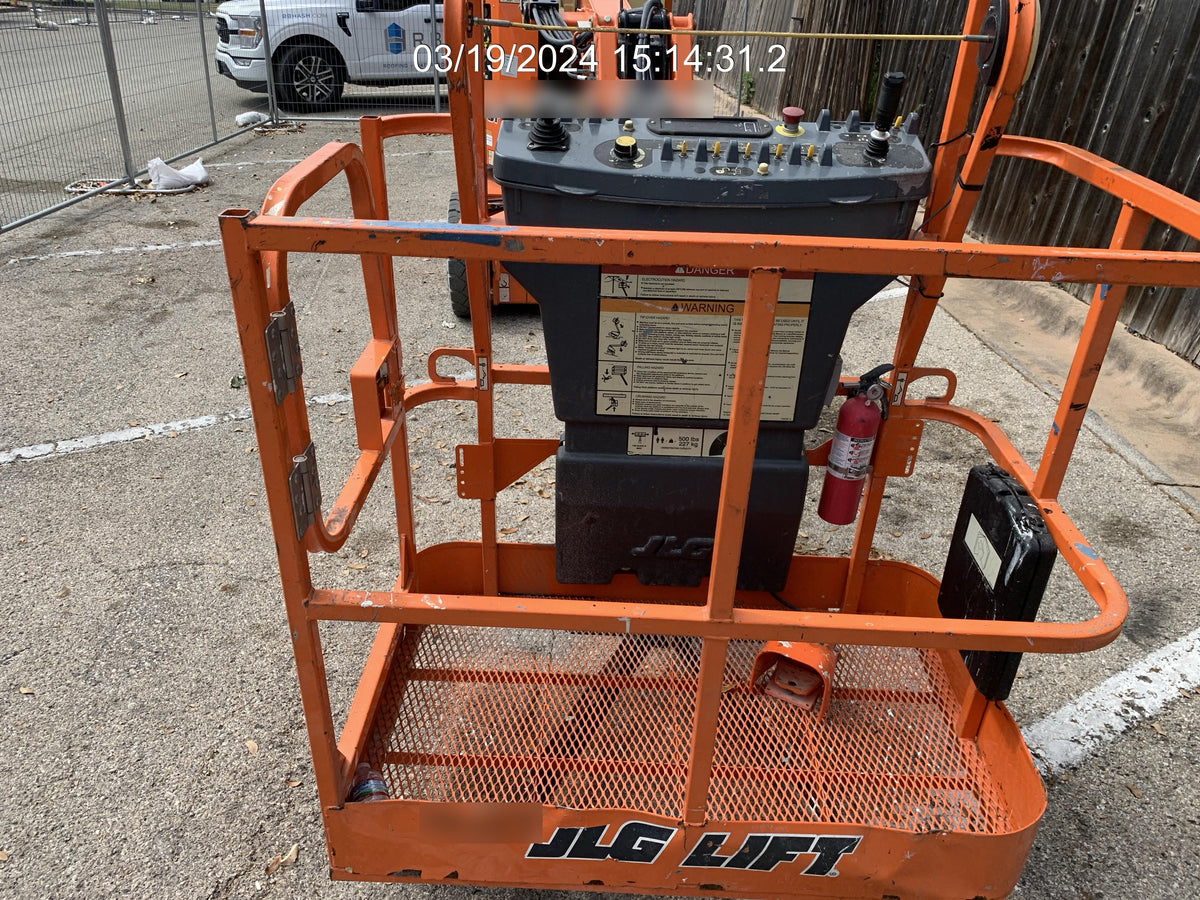 2019 JLG E300AJP