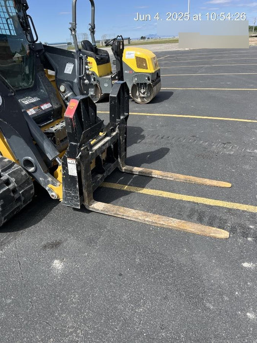 2021 TAKEUCHI 48" Pallet Forks - Takeuchi