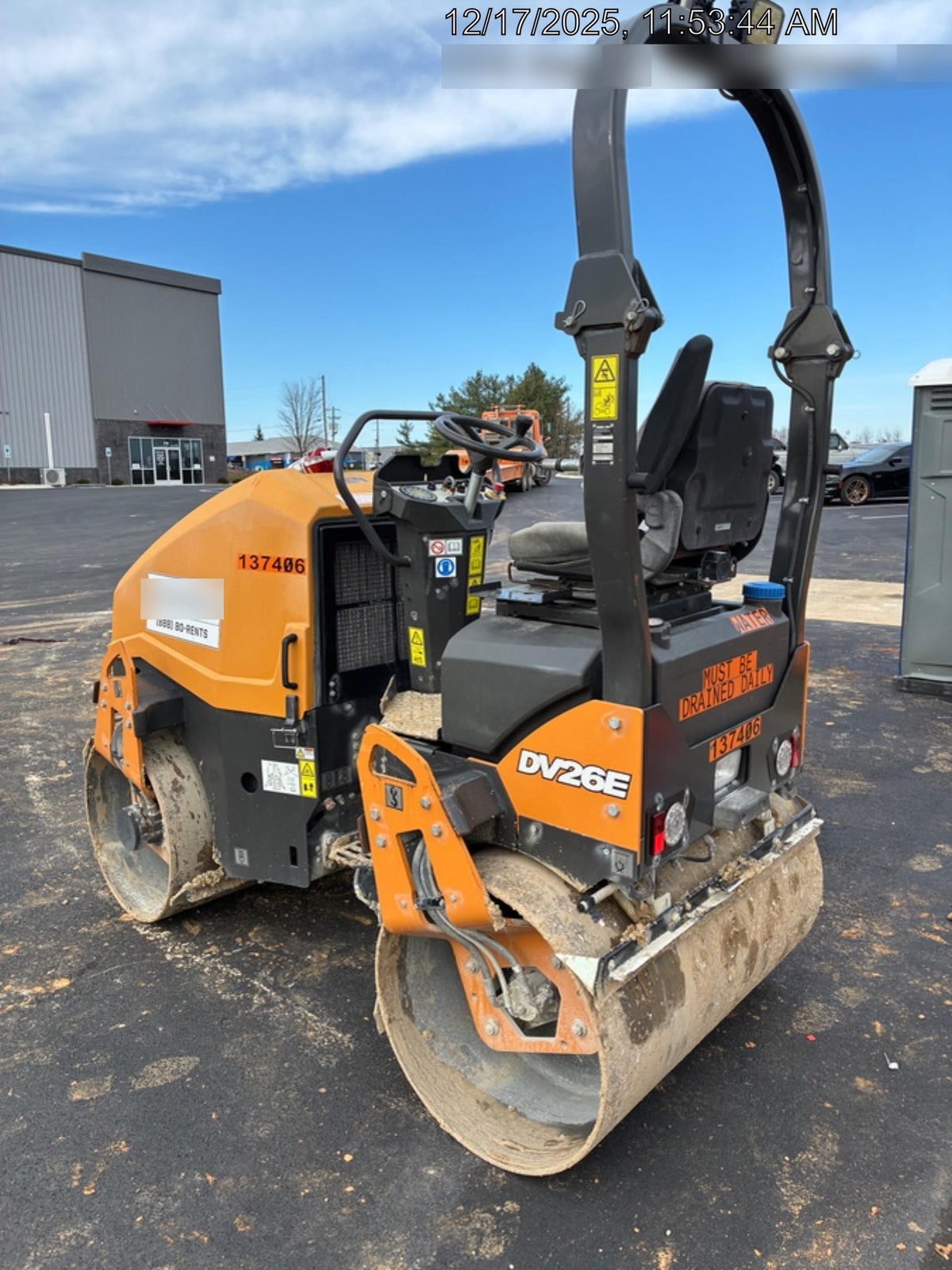 2021 CASE DV26E