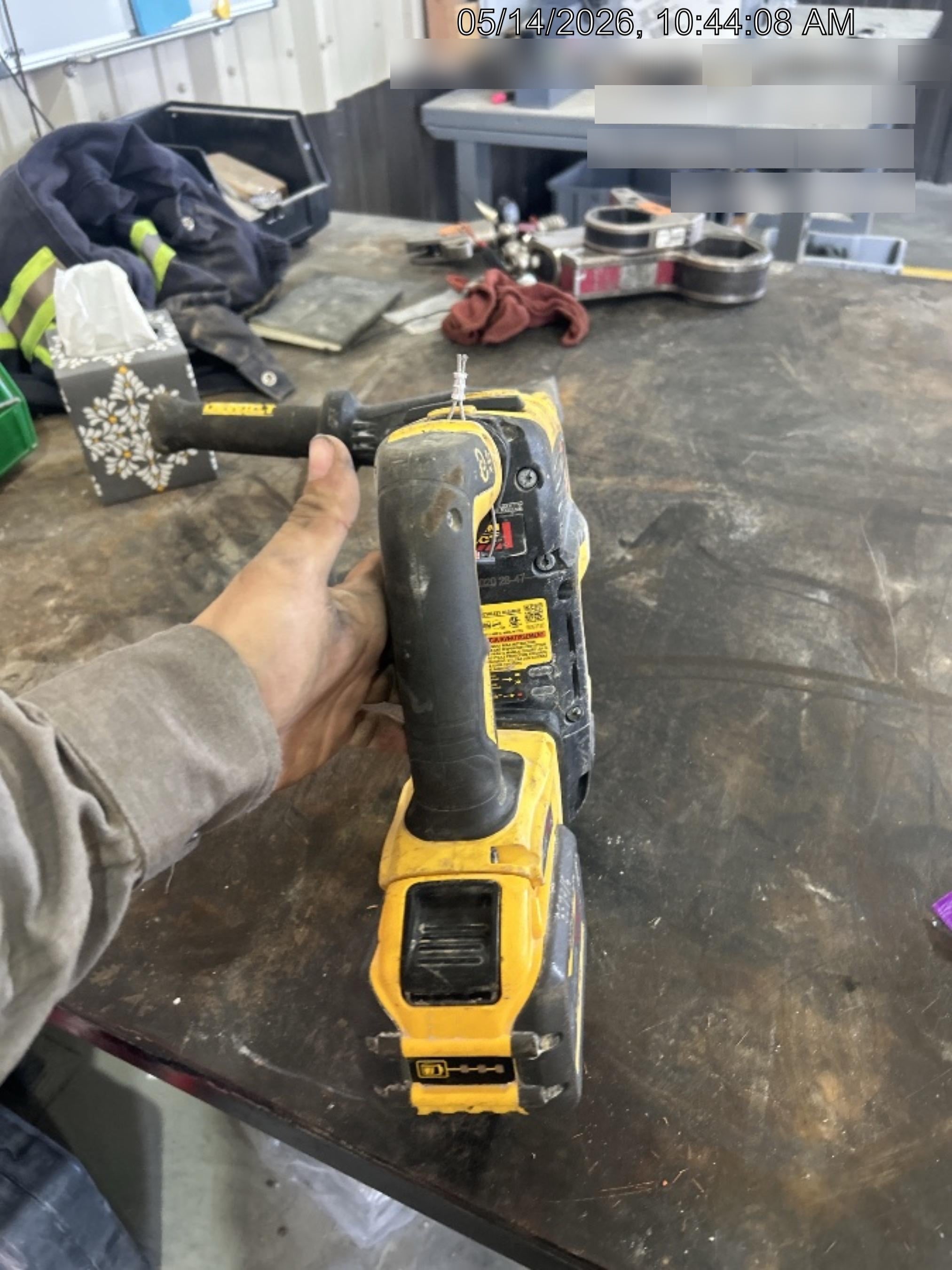 2023 DEWALT DCB609
