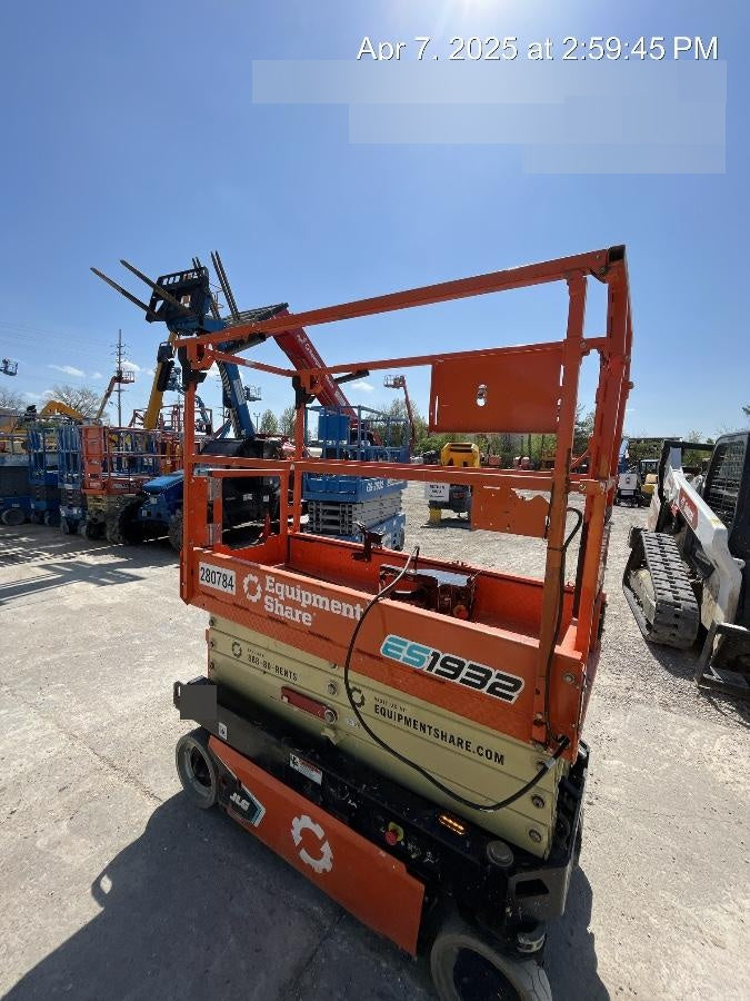 2022 JLG ES1932