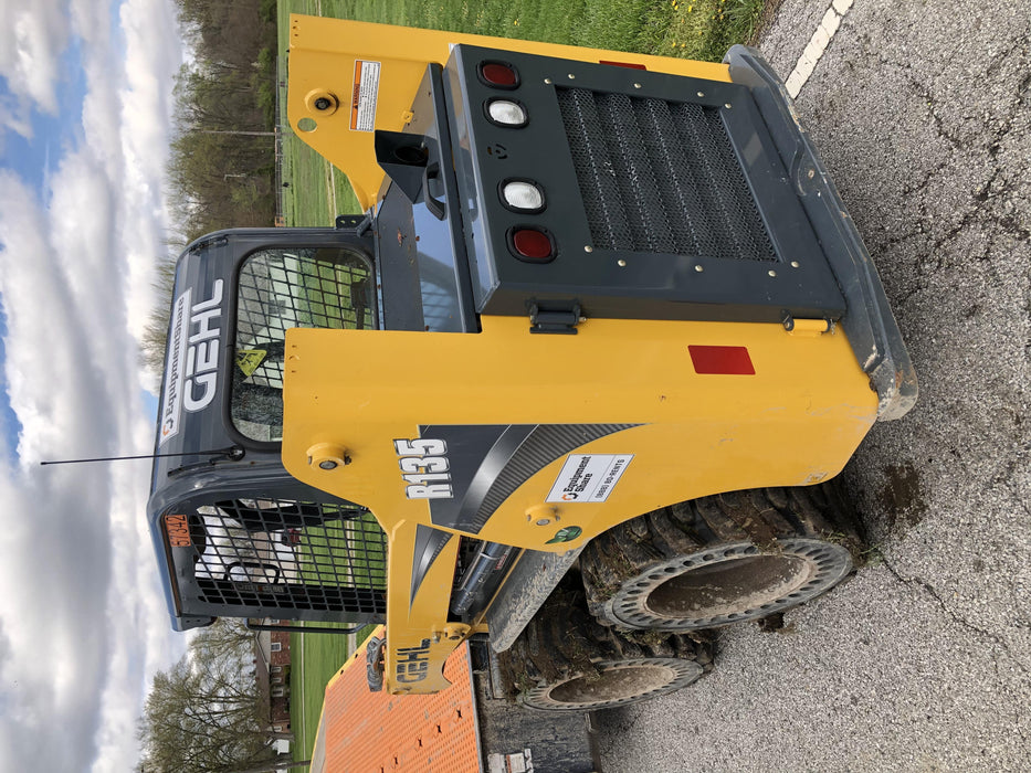 2016 GEHL R135