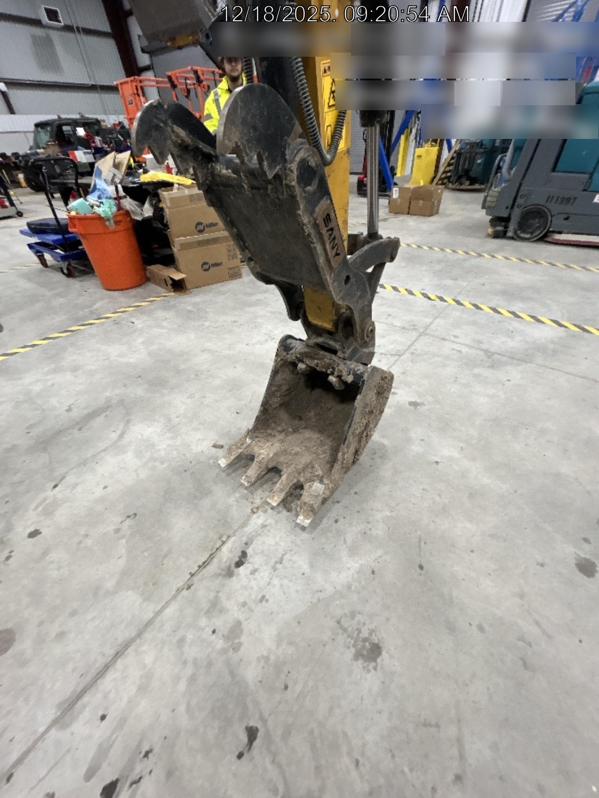 2025 TAKEUCHI 18" HD Bucket - Takeuchi
