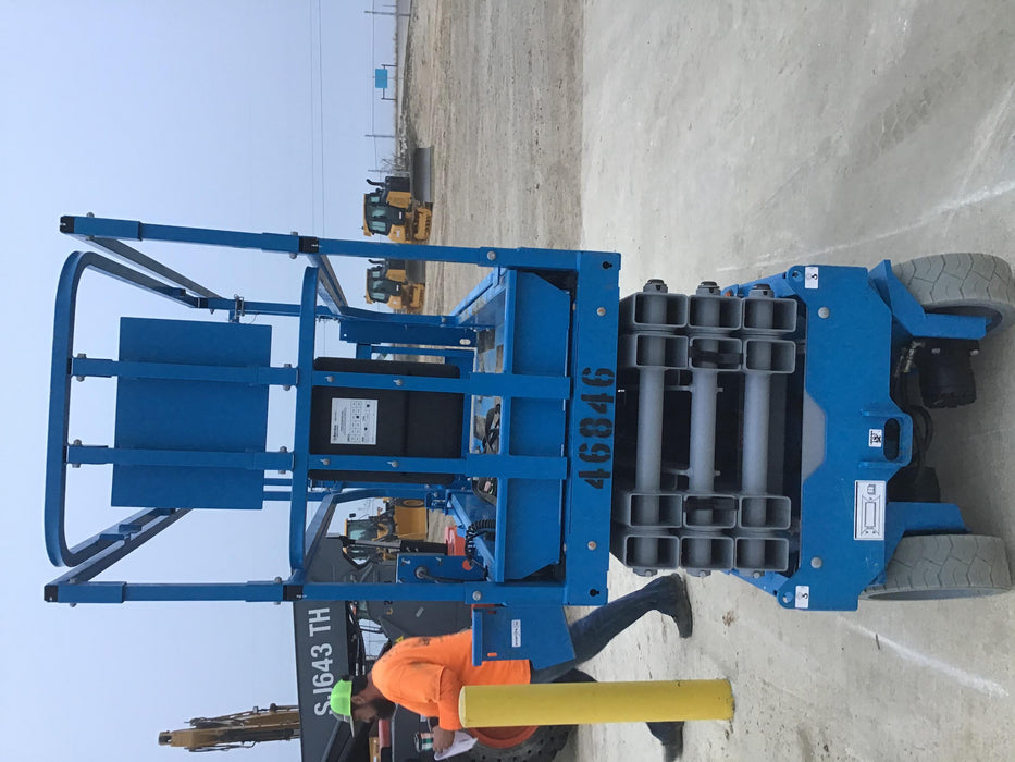 2019 Genie GS-2632 Folding rails with half height swing gate