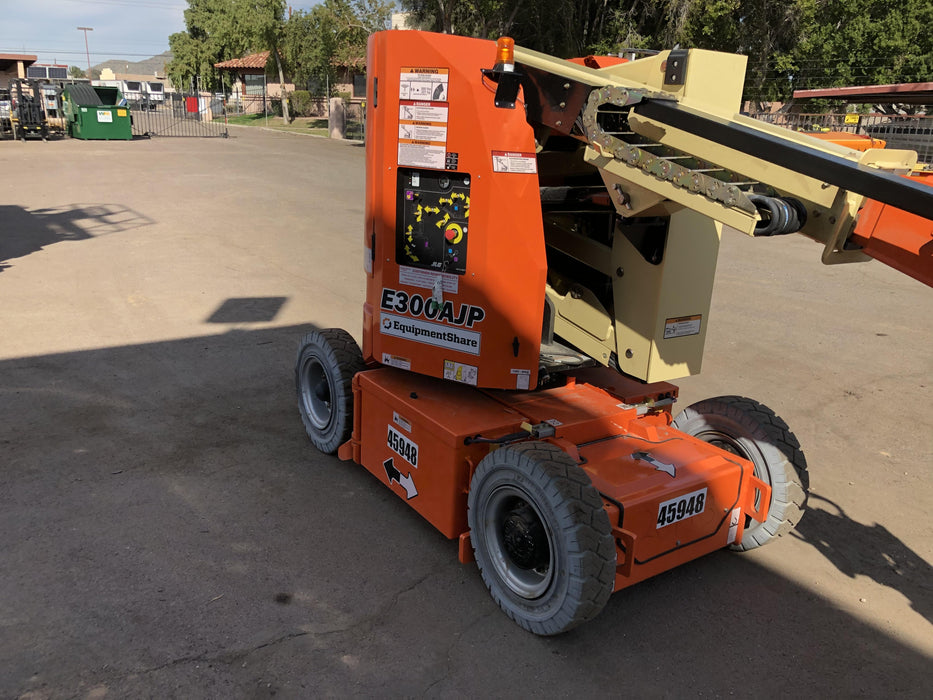 2019 JLG E300AJP