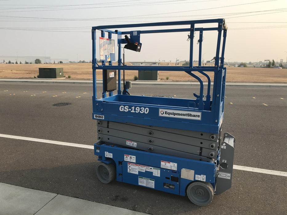 2020 Genie GS-1930 Solid Non Marking Tires, Beacon, Folding rails with half height swing gate, 800W Inverter