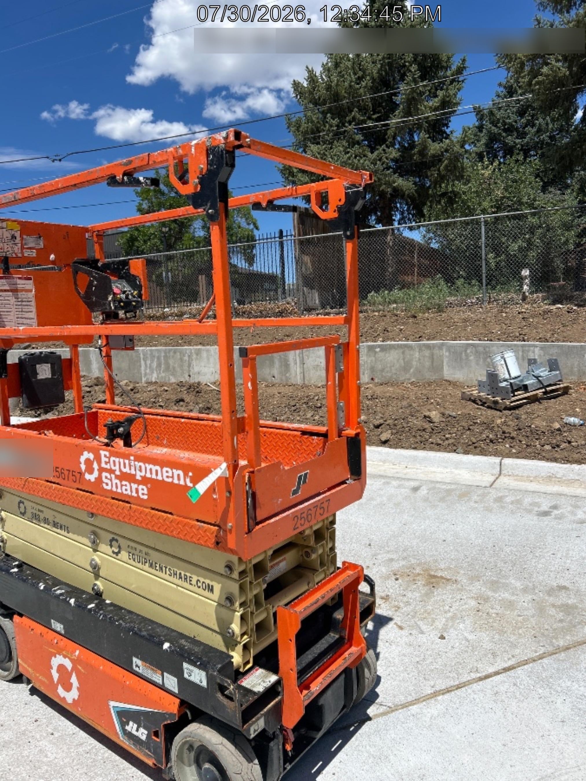 2022 JLG ES1932