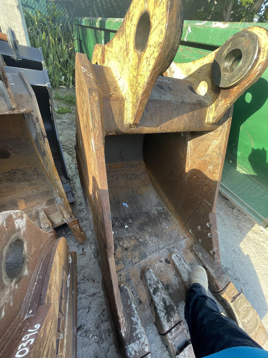 2017 CASE 36" Bucket - Case