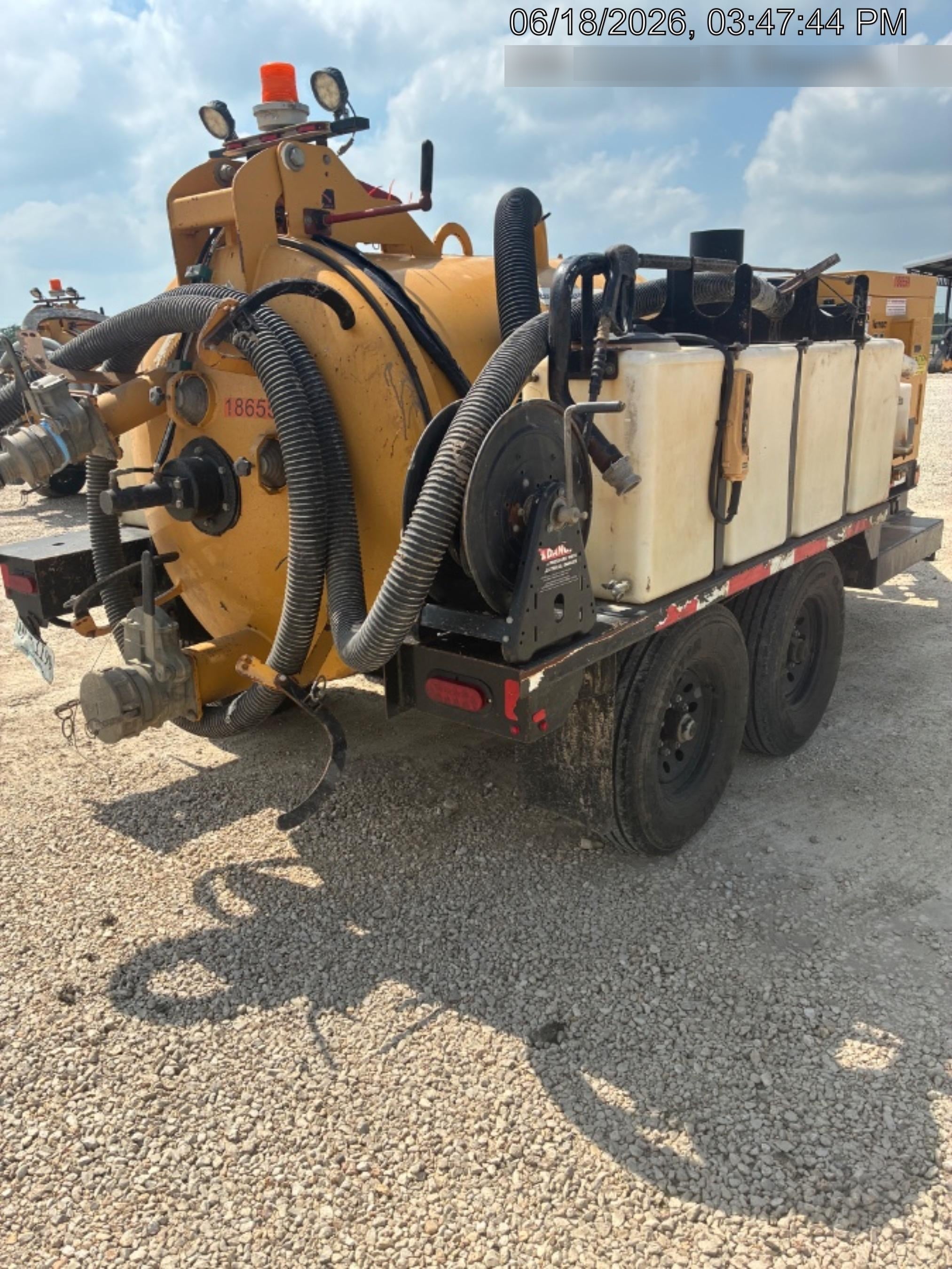 2021 VAC-TRON LP573XDT