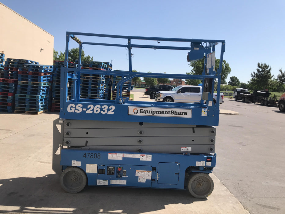 2019 Genie GS-2632 Folding rails with half height swing gate