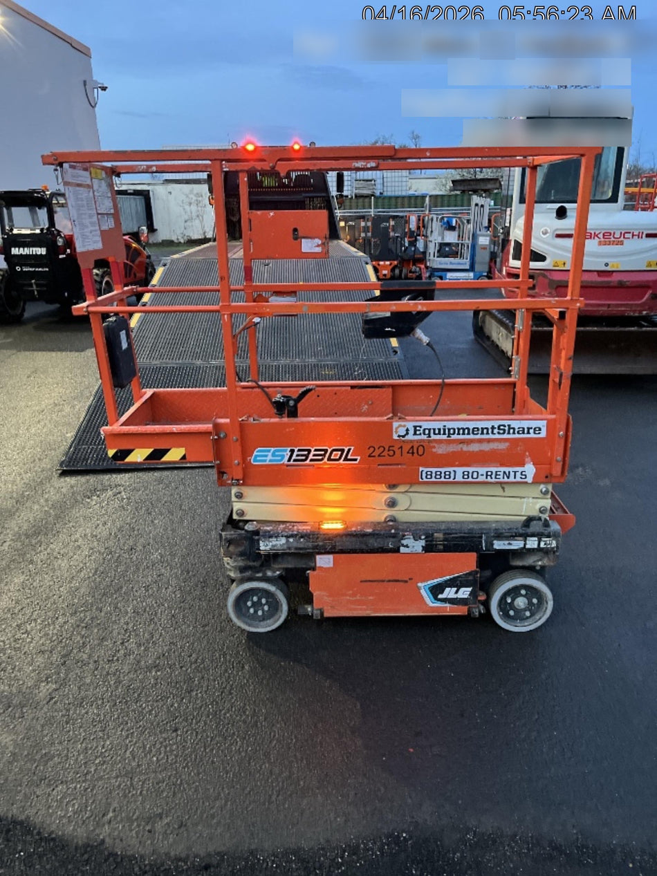2022 JLG ES1330L