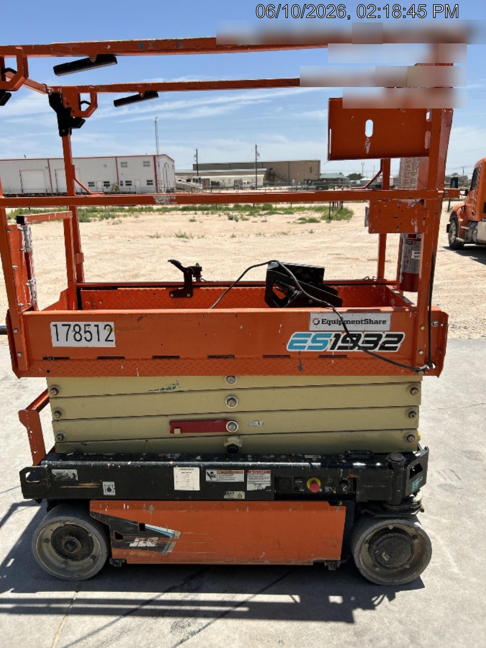 2021 JLG ES1932