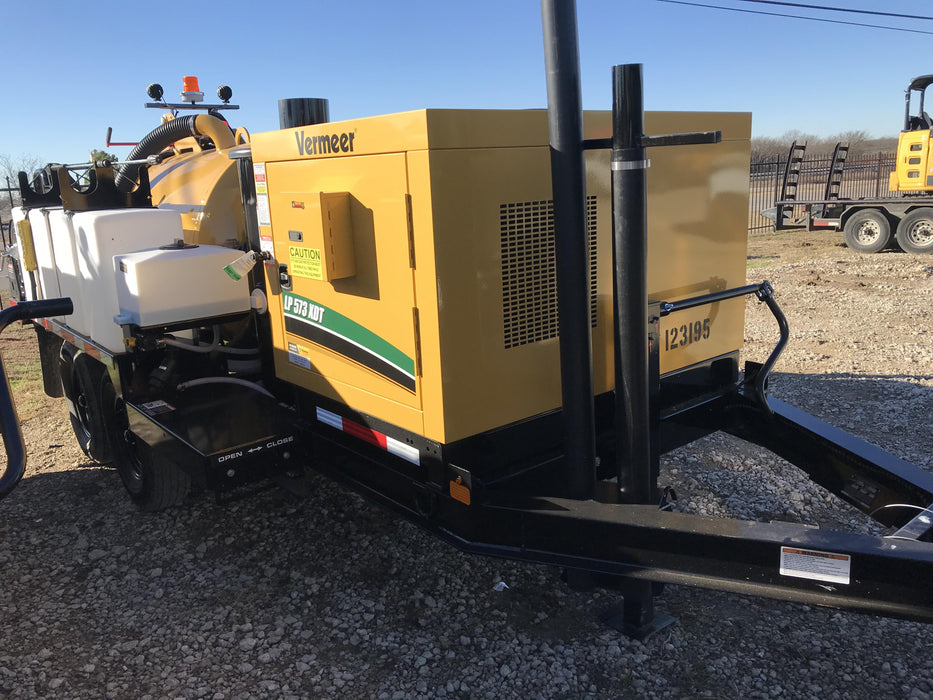 2021 Vac-Tron LP573XDT 500 Gallon Debris Tank w/ Hydraulic Tilt, two (2) 100 Gallon Water Tanks, Low Profile Torsion Axles (12,000 GVWR)