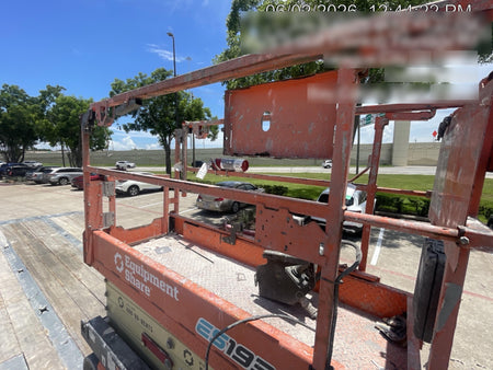 2022 JLG ES1932