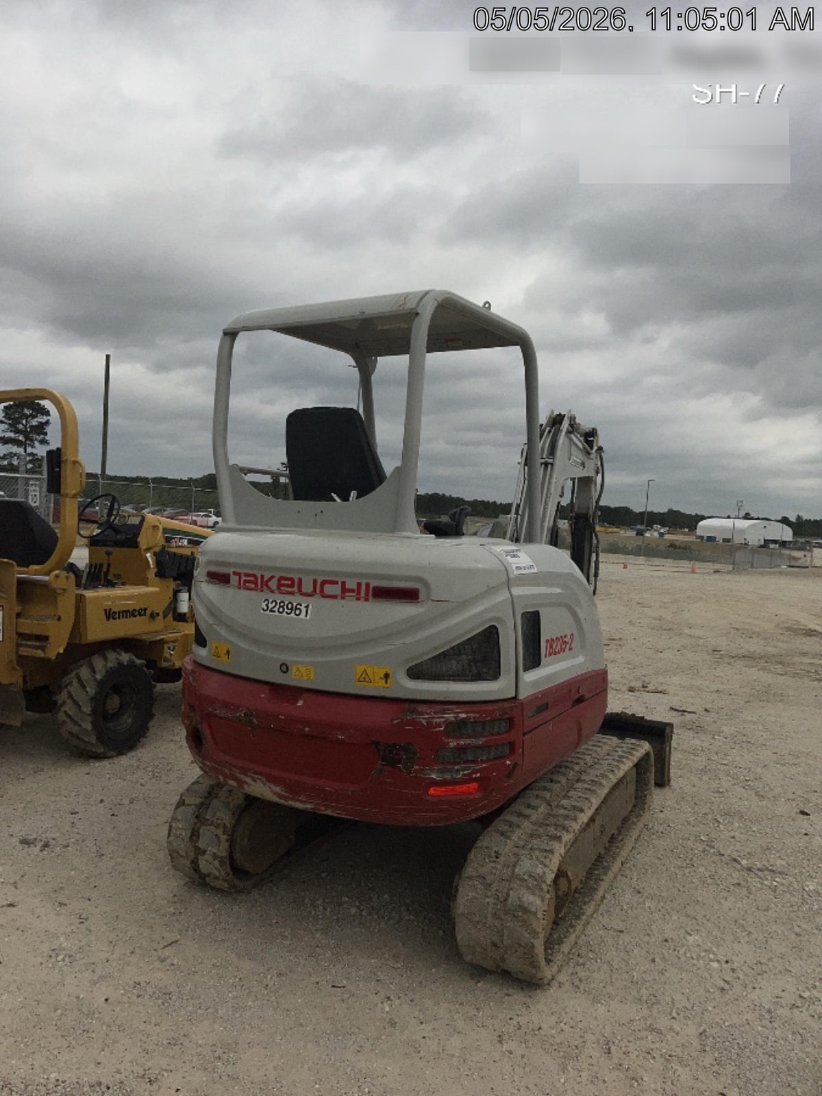 2023 TAKEUCHI TB235-2R