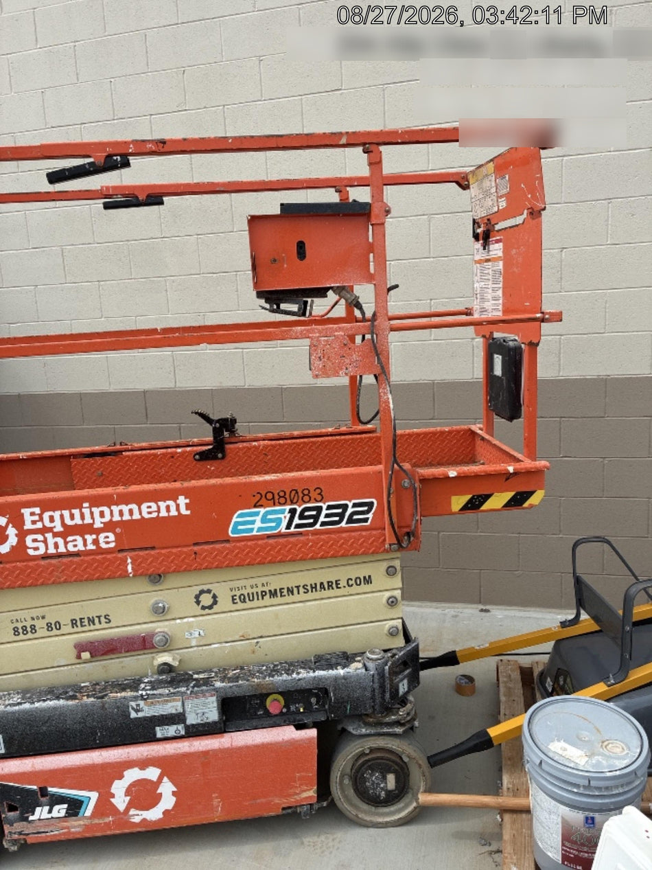 2023 JLG ES1932