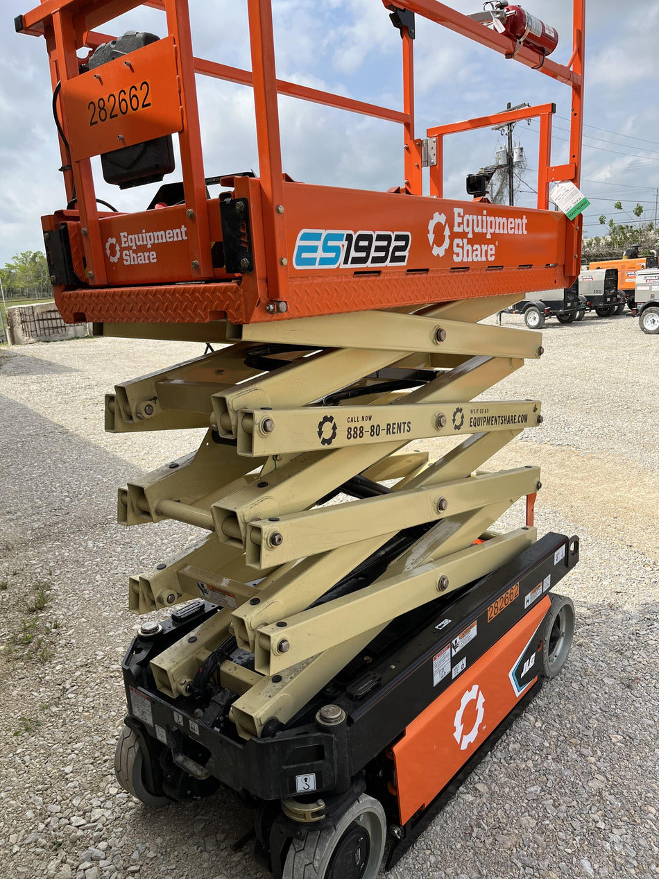 2022 JLG ES1932