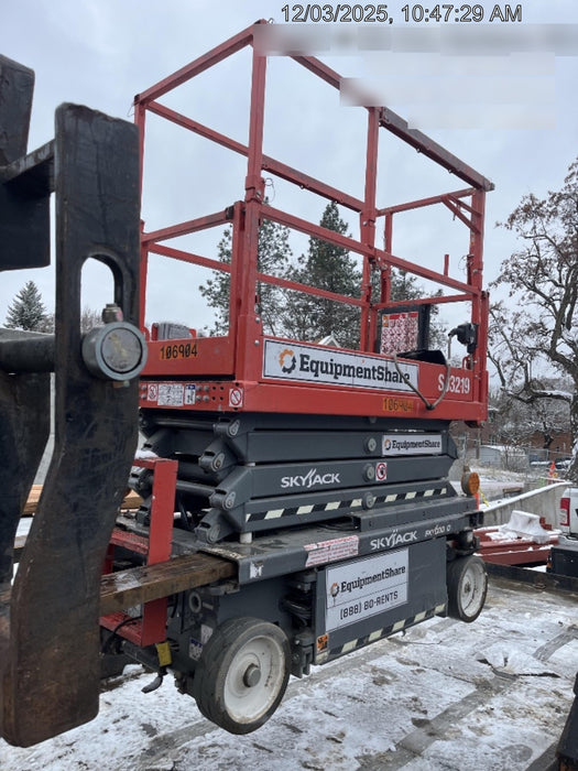 2020 Skyjack SJIII-3219 Solid NM Tires, Half height spring hinged entry gate, Dual Beacons, 800W Inverter