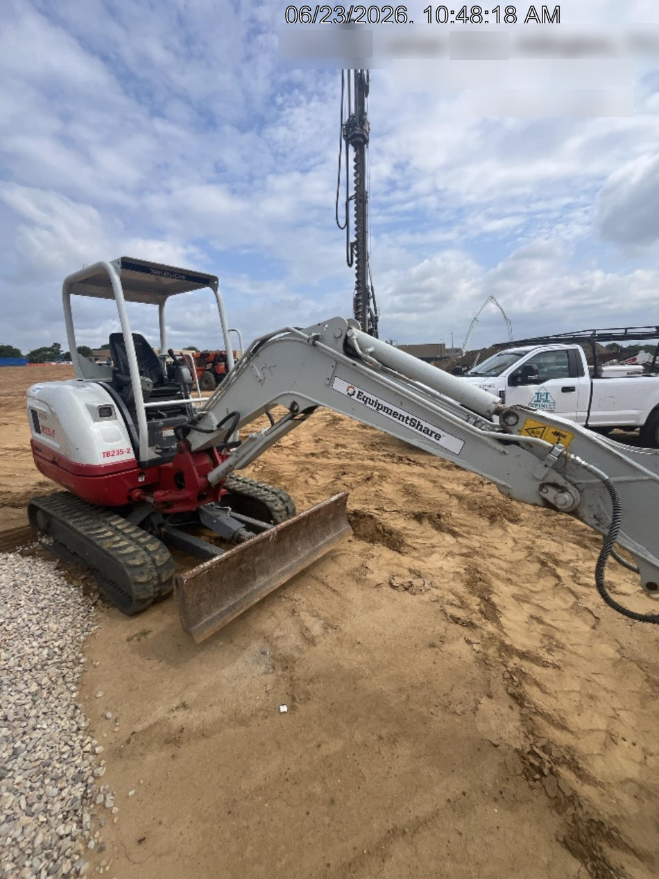 2024 TAKEUCHI TB235-2R