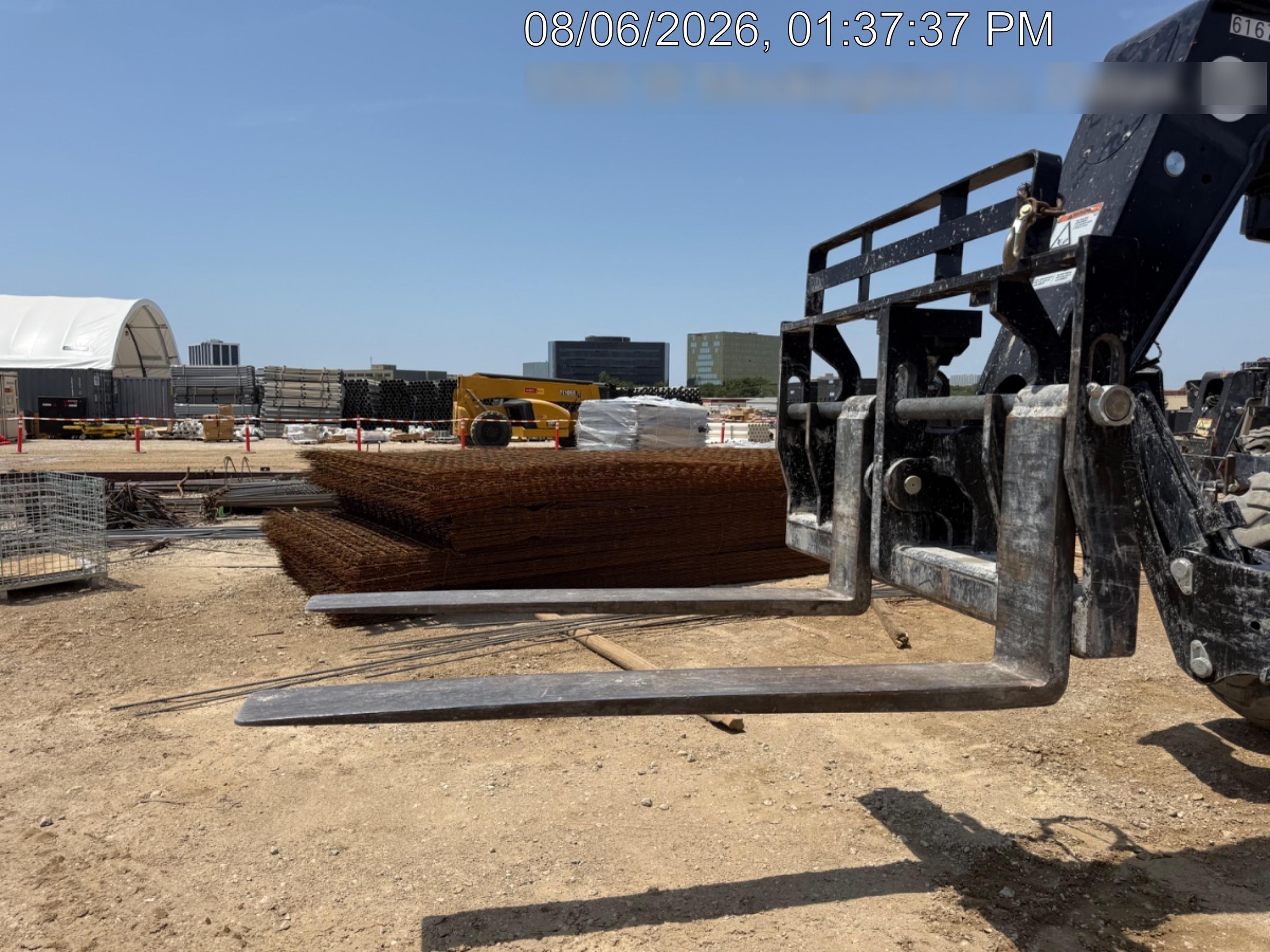 2025 JLG 1075