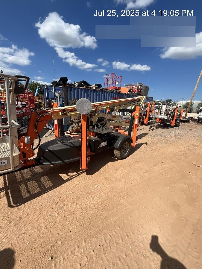 2022 JLG T350