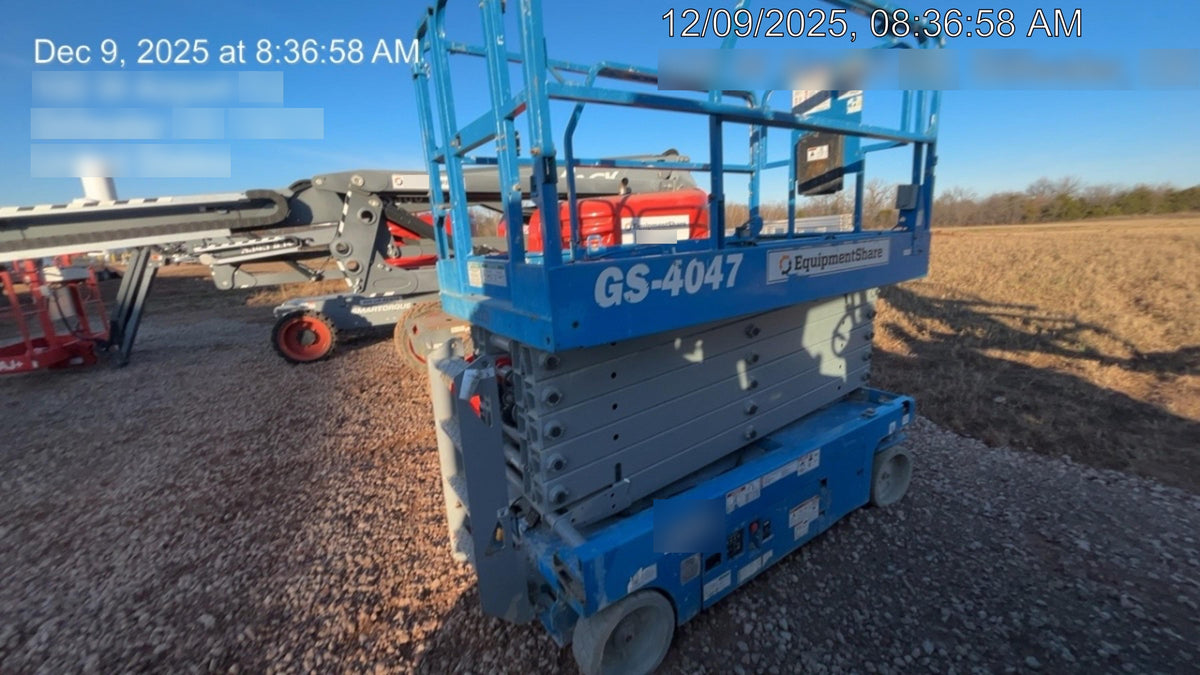 2019 Genie GS-4047 Folding rails with half height swing gate