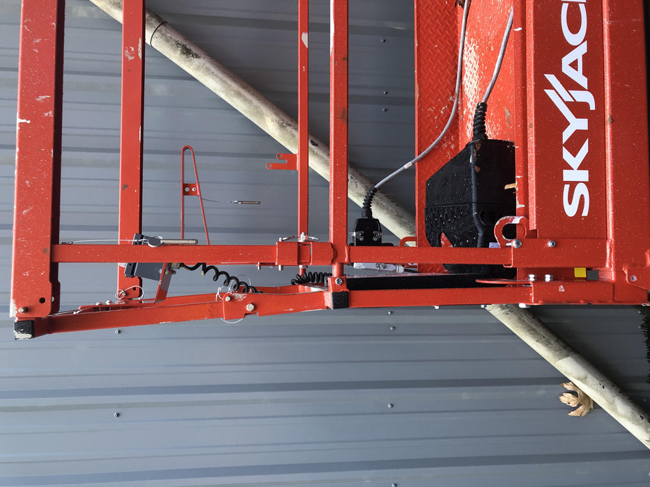 2020 Skyjack SJIII-3220 Solid NM Tires, Half height spring hinged entry gate, Dual Beacons, 6' Powered Extension Deck