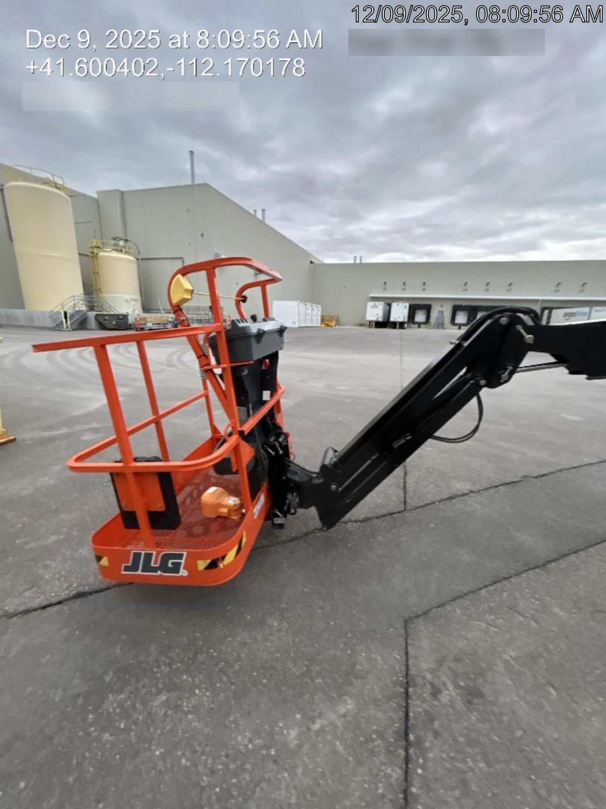 2024 JLG E450AJ