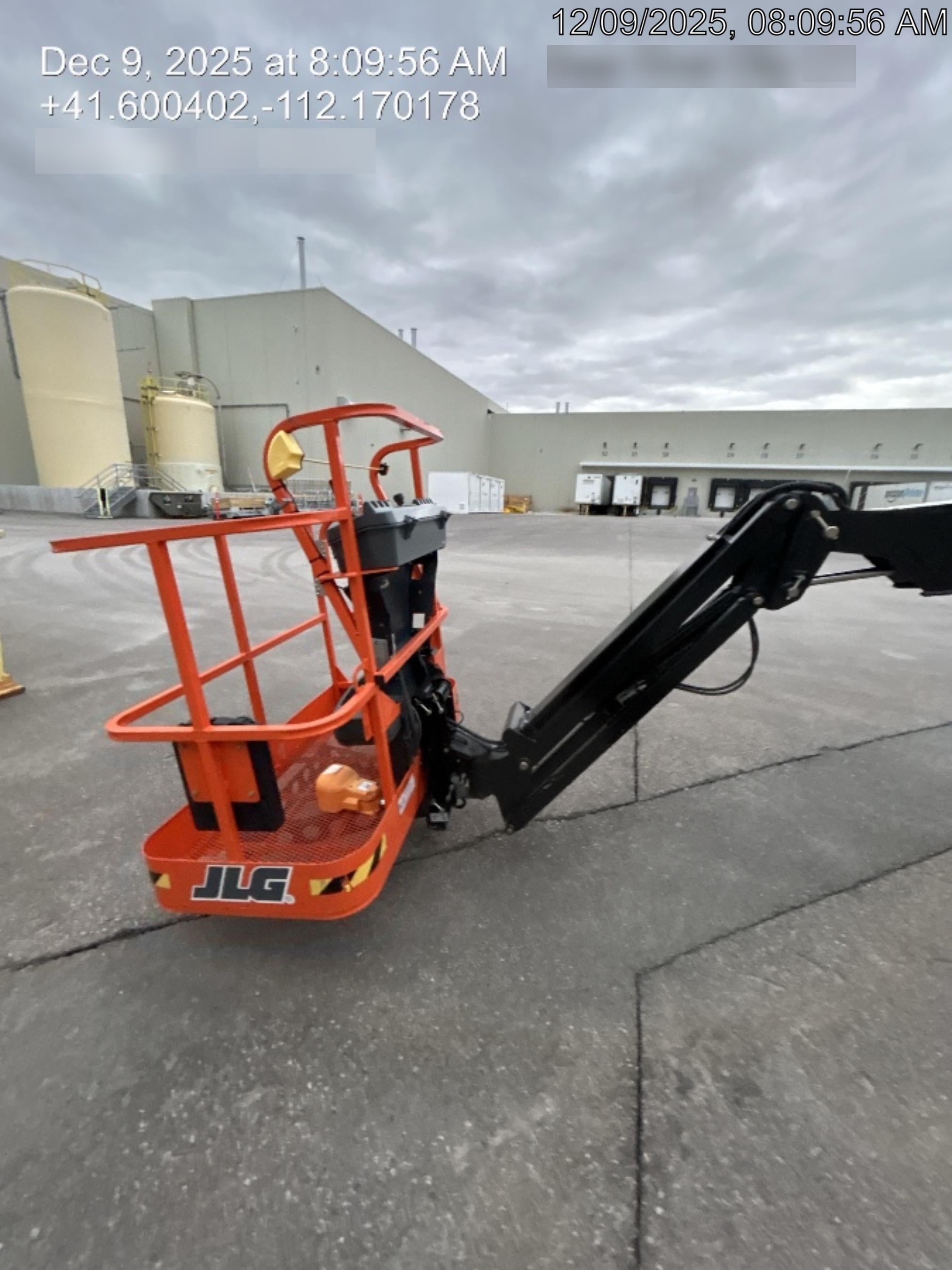 2024 JLG E450AJ