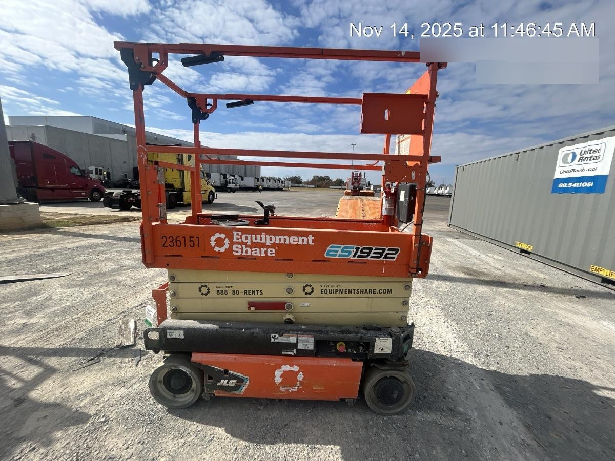 2022 JLG ES1932