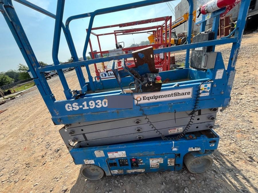 2019 Genie GS-1930 Fixed Rails with Chain Entry