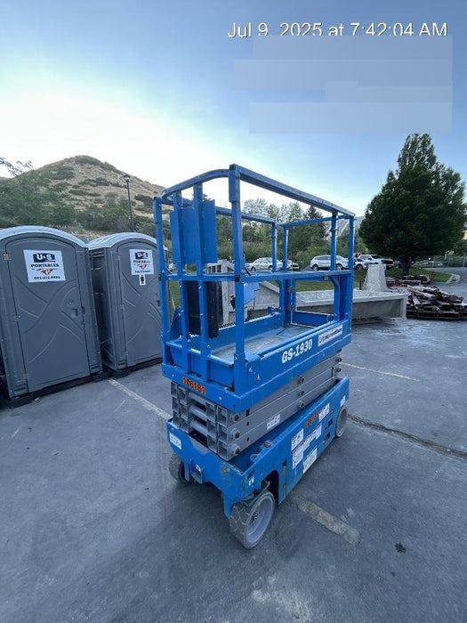 2020 Genie GS-1930 Solid Non Marking Tires, Beacon, Folding rails with half height swing gate, 800W Inverter