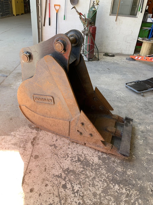 2020 DOOSAN 24" Bucket-Doosan
