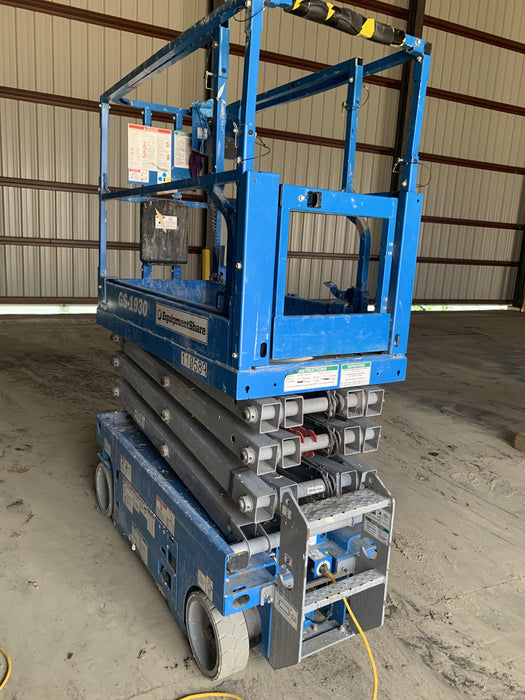 2020 Genie GS-1930 Solid Non Marking Tires, Beacon, Folding rails with half height swing gate