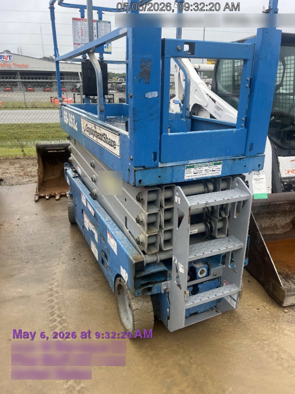2019 Genie GS-2632 Folding rails with half height swing gate