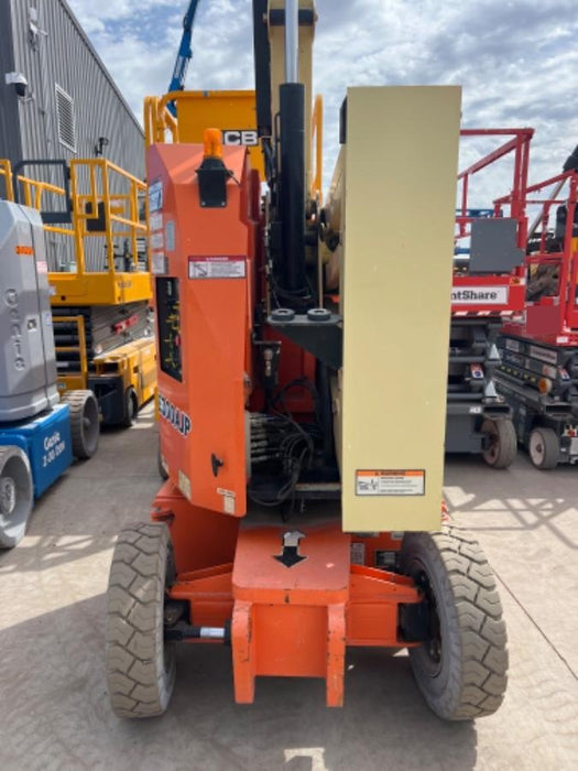 2019 JLG E300AJP