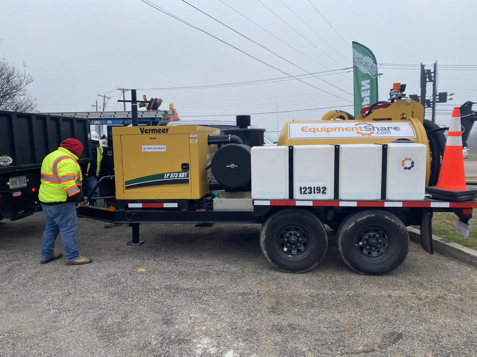 2021 Vac-Tron LP573XDT 500 Gallon Debris Tank w/ Hydraulic Tilt, two (2) 100 Gallon Water Tanks, Low Profile Torsion Axles (12,000 GVWR)