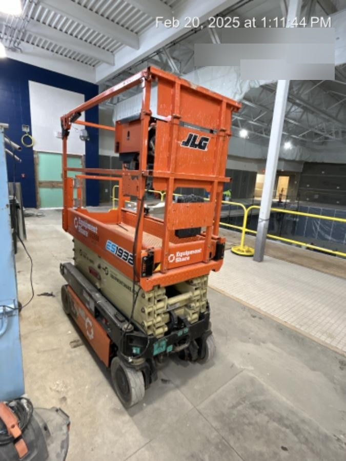 2022 JLG ES1932