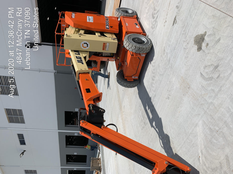 2019 JLG E300AJP