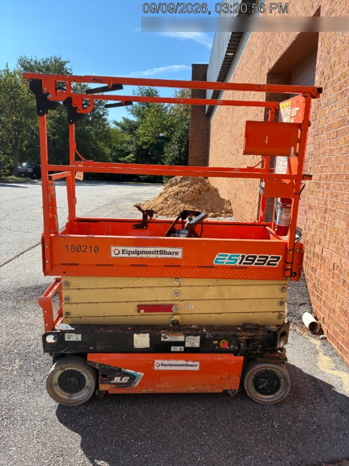 2021 JLG ES1932
