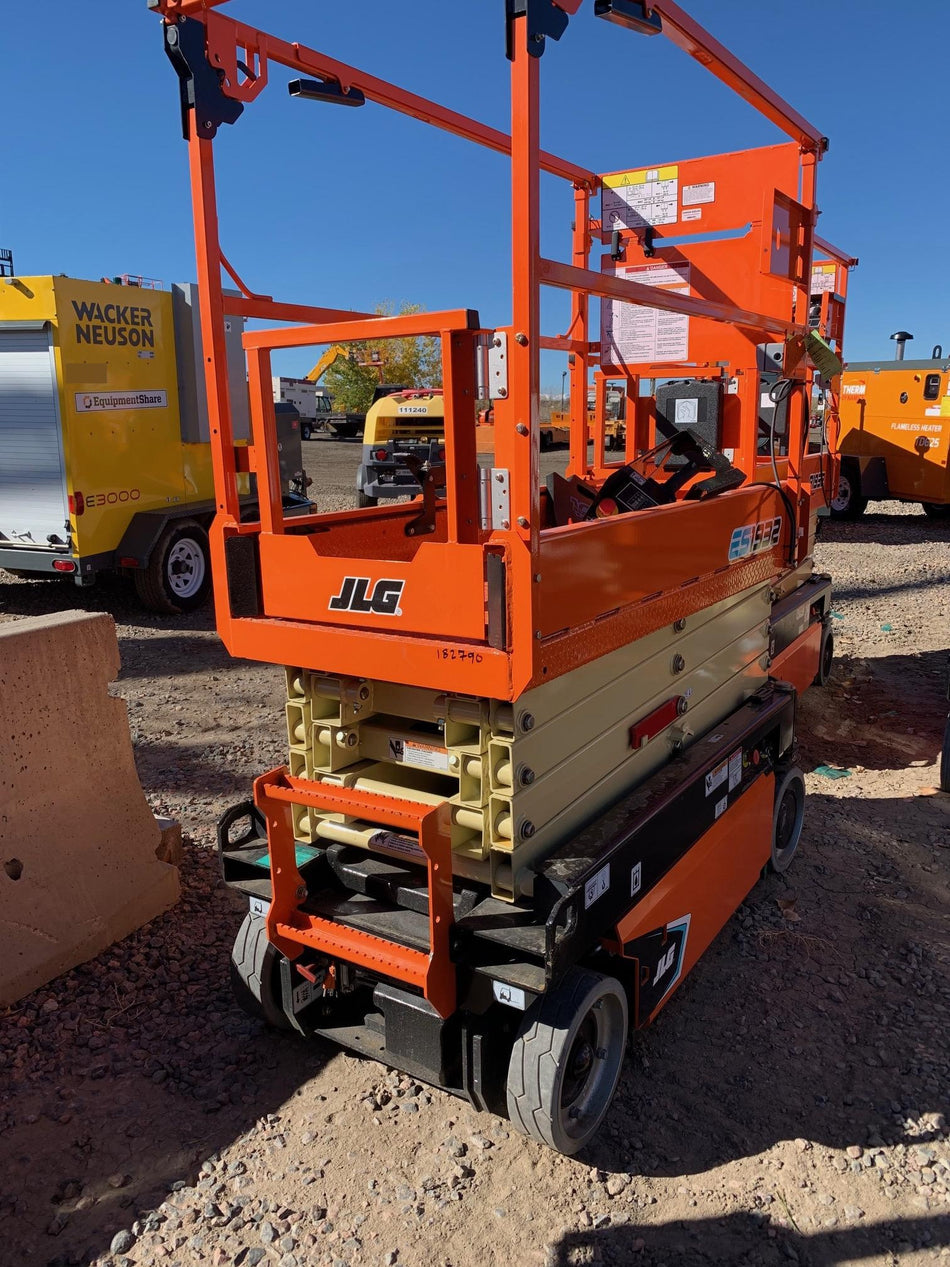 2021 JLG ES1932