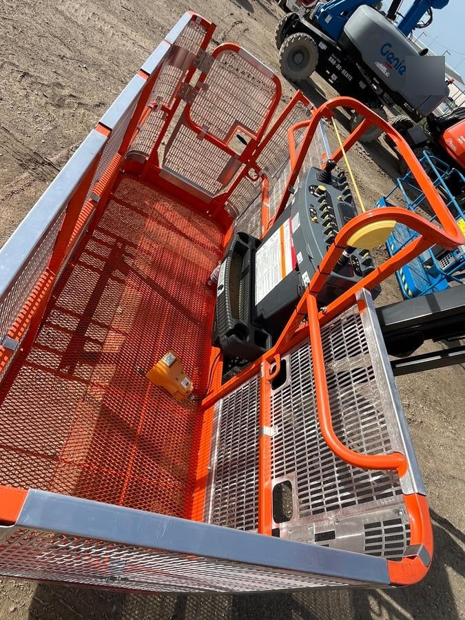 2025 JLG 800AJ