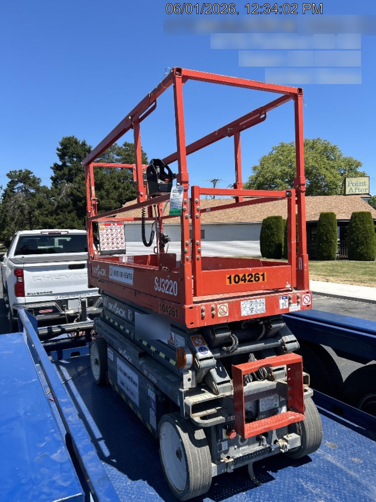 2020 Skyjack SJIII-3220 Solid NM Tires, Half height spring hinged entry gate, Dual Beacons, 6' Powered Extension Deck