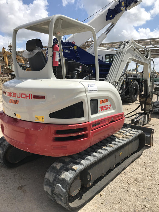 2021 TAKEUCHI TB250-2