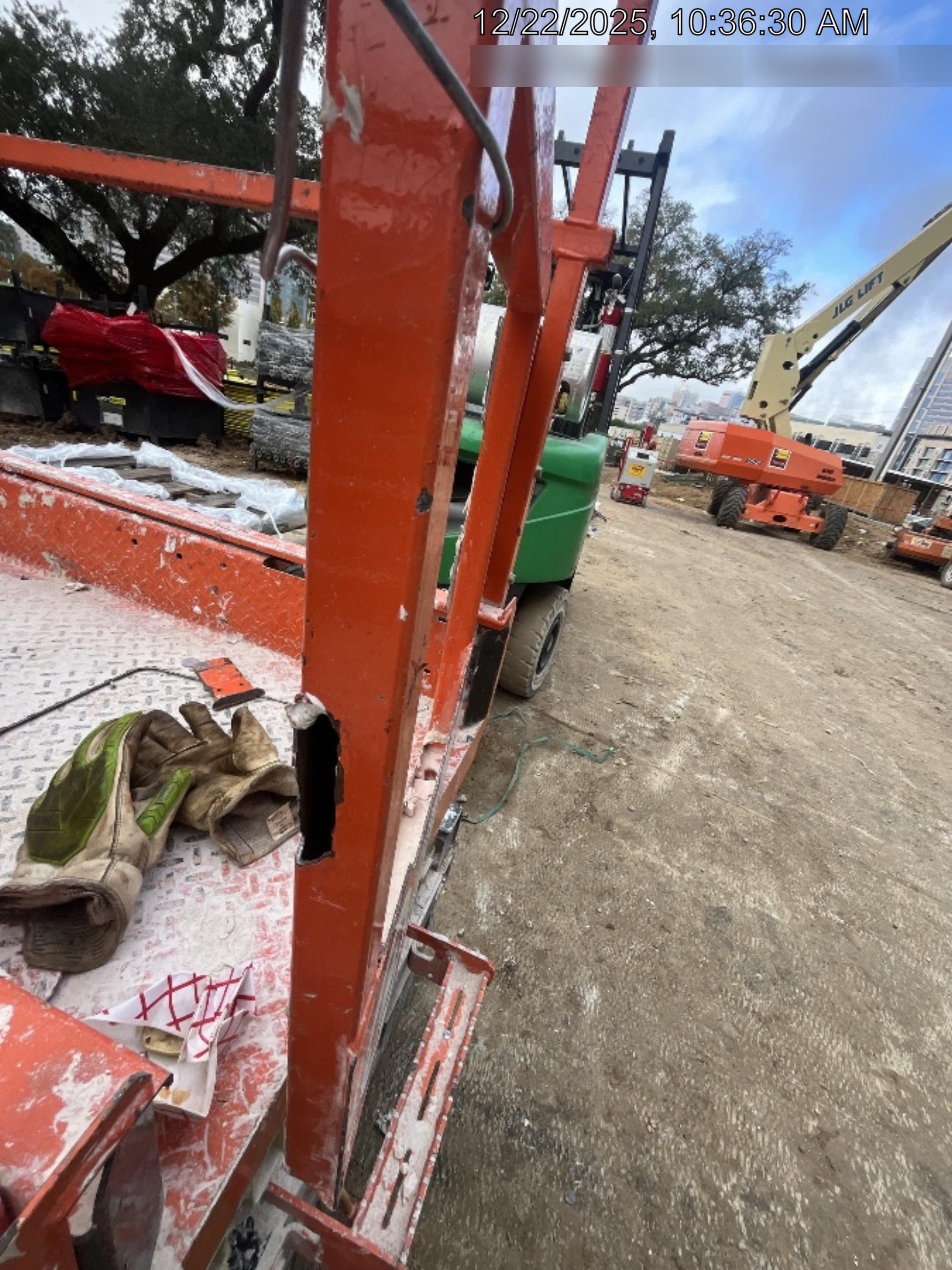 2022 JLG ES1330L