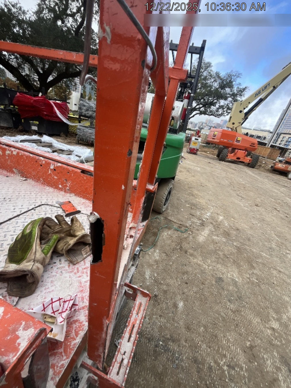 2022 JLG ES1330L