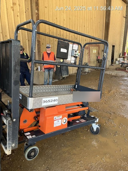 2023 JLG 1030P