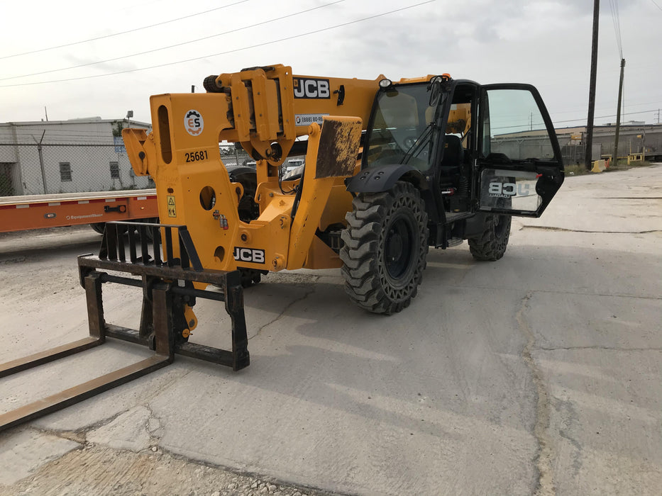 2019 JCB 512-56 109 HP w/CAB/HVAC, Beacon, Aux Hydraulics, Worklights, Solid Tires