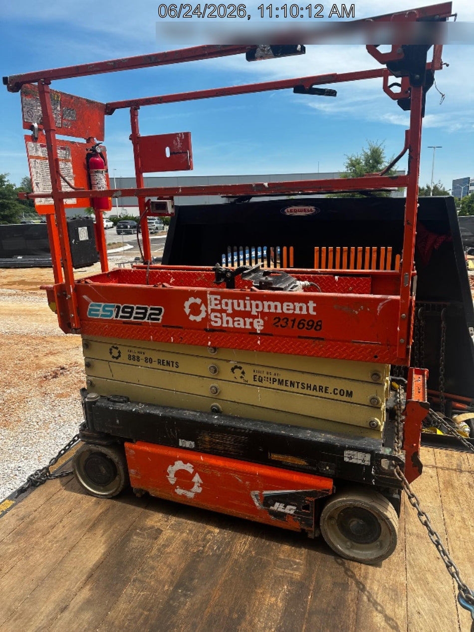 2022 JLG ES1932