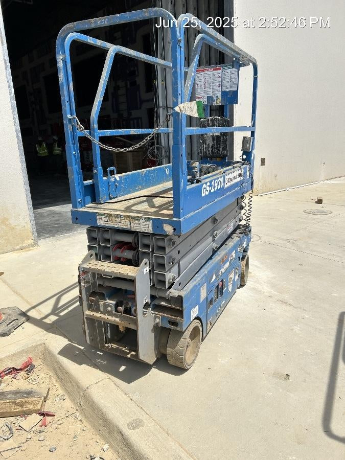 2019 Genie GS-1930 Fixed Rails with Chain Entry